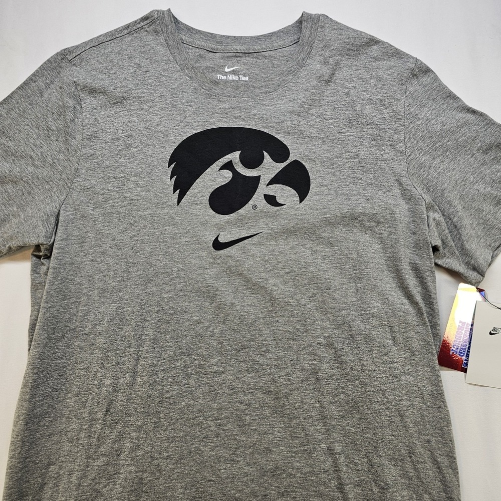 Nike Iowa Hawkeyes T-Shirt Men's Medium Gray Short Sleeve NCAA NWT Fan Gear